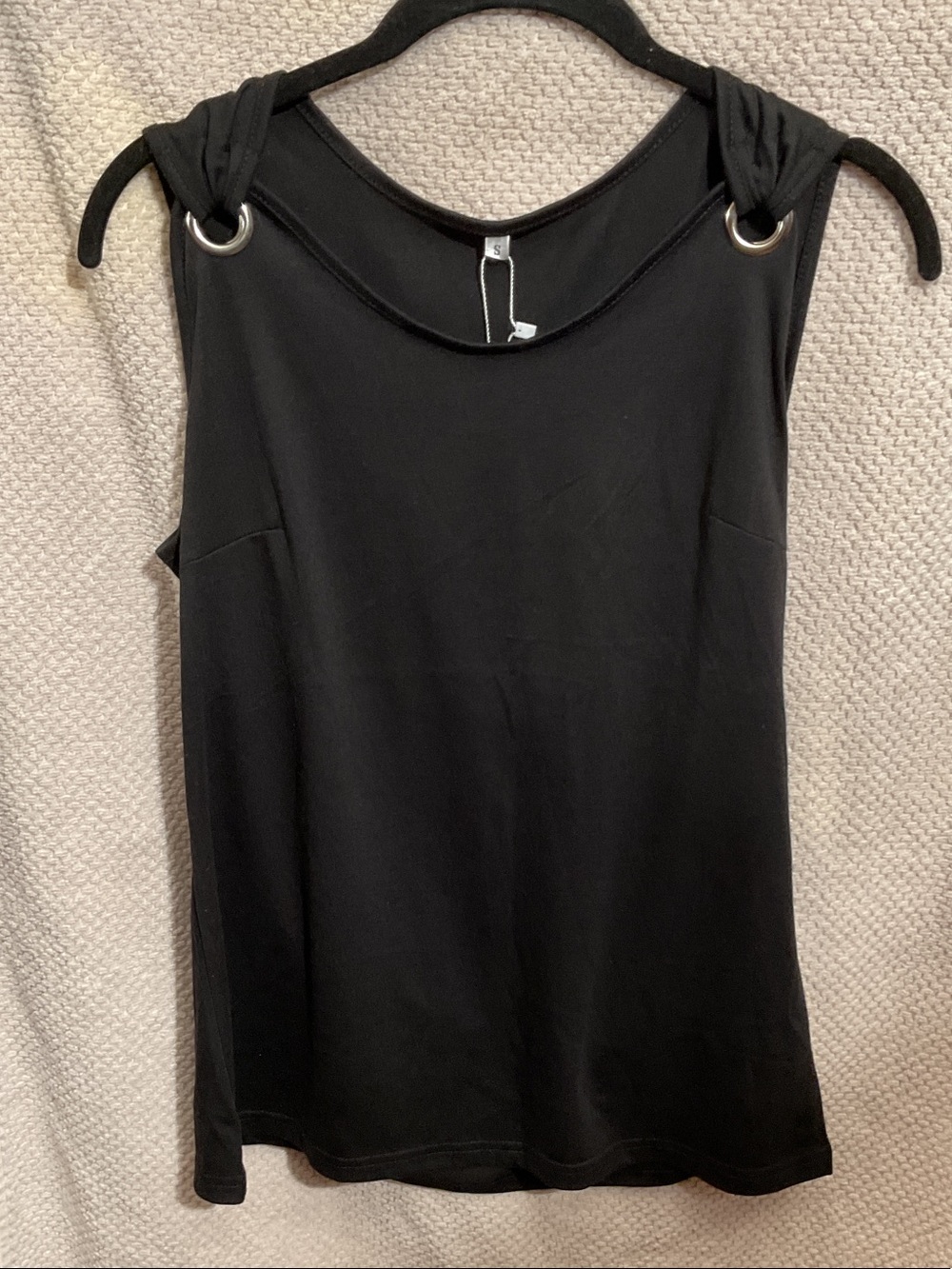 Black Sleeveless Ring-Detail Women's Tunic Top
